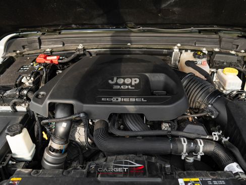 Used 2021 Jeep Wrangler Unlimited Sahara w/ Dual Top Group image 39