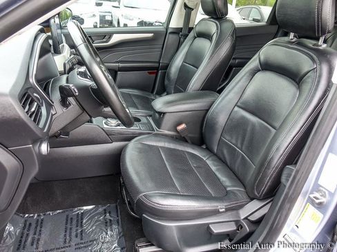 Used 2022 Ford Escape SE w/ SE Sport Appearance Package FWD image 9
