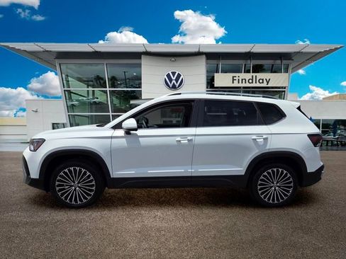 Certified 2025 Volkswagen Taos SE FWD image 3