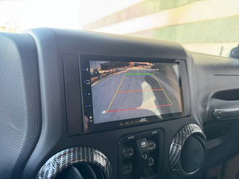 Used 2014 Jeep Wrangler Unlimited Sahara image 25