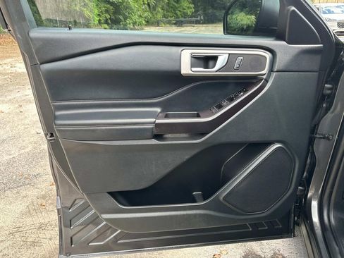 Used 2020 Ford Explorer XLT w/ Equipment Group 202A image 10