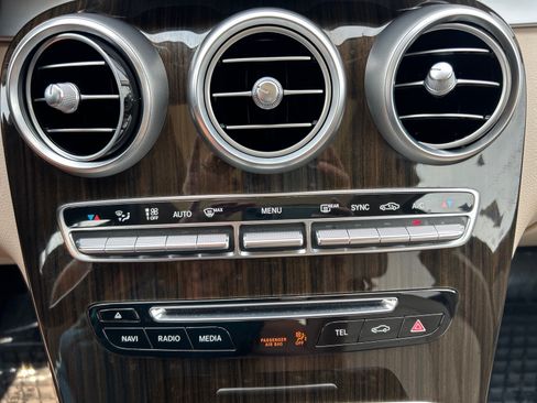 Used 2018 Mercedes-Benz GLC 300 4MATIC image 30