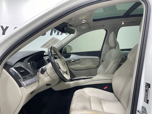 Used 2018 Volvo XC90 T5 Momentum w/ Convenience Package FWD image 13