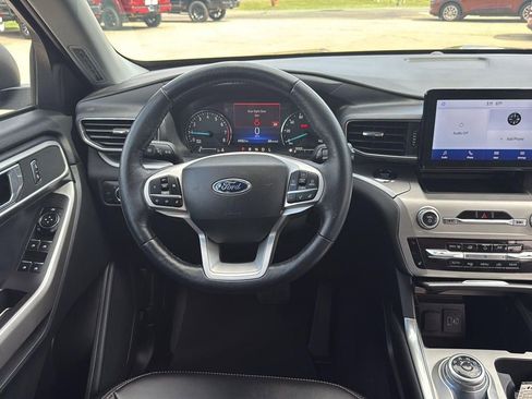 Used 2022 Ford Explorer XLT w/ Equipment Group 202A image 17