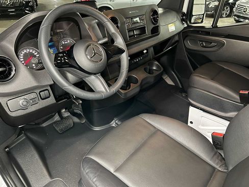 Used 2025 Mercedes-Benz Sprinter 2500 image 22