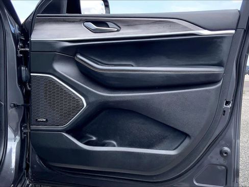 Used 2022 Jeep Grand Cherokee L Limited image 22