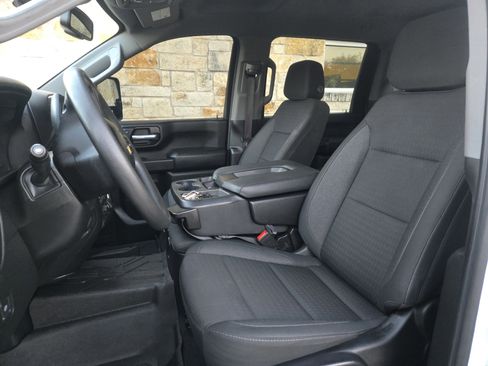 Used 2024 Chevrolet Silverado 2500 Custom w/ Custom Value Package image 5