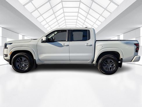 Certified 2025 Nissan Frontier SV image 3