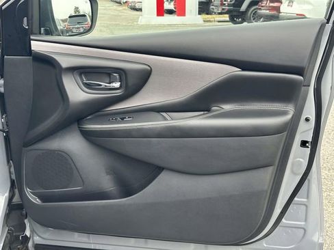 Used 2023 Nissan Murano SV w/ SV Midnight Edition Package image 9