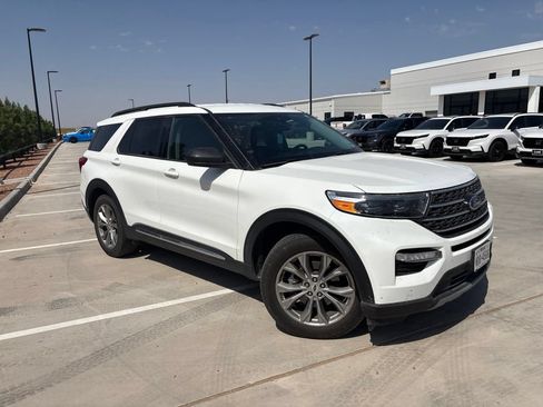 Used 2024 Ford Explorer XLT w/ Equipment Group 202A RWD image 15