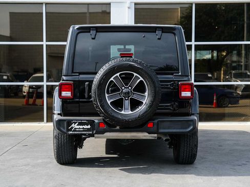 Used 2023 Jeep Wrangler Unlimited Sahara AWD/4WD image 11
