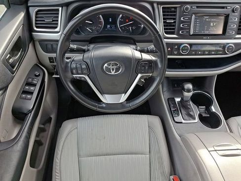 Used 2014 Toyota Highlander LE image 15