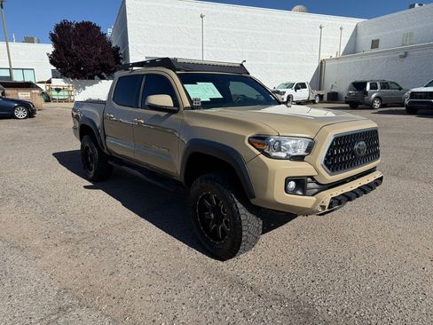 Used 2018 Toyota Tacoma TRD Off-Road AWD/4WD image 3