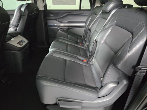 New 2026 Lincoln Navigator L Premier AWD/4WD image 13