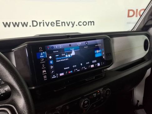 Used 2025 Jeep Gladiator Sport AWD/4WD image 25