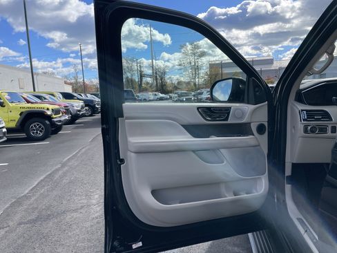 Used 2019 Lincoln Navigator Reserve w/ Cargo Package image 41