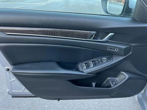 Used 2018 Honda Accord Touring image 27