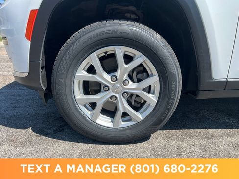 Used 2023 Jeep Grand Cherokee L Limited AWD/4WD image 25