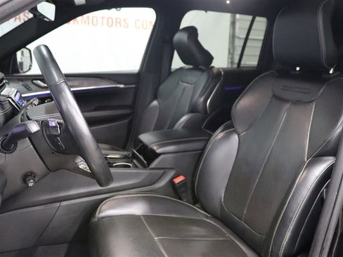 Used 2022 Jeep Grand Cherokee Overland w/ Luxury Tech Group IV image 7