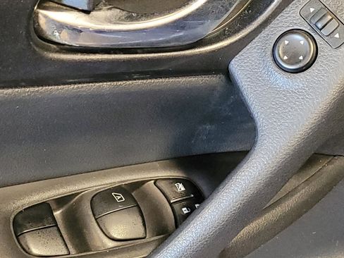 Used 2019 Nissan Rogue SV FWD image 27