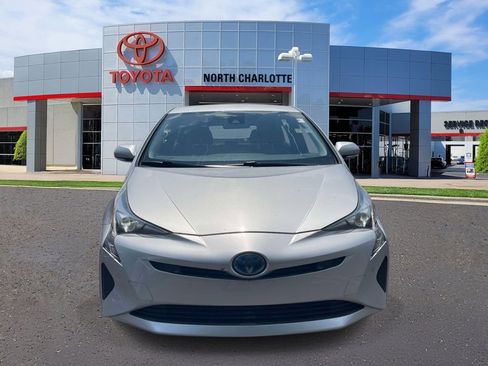 Used 2017 Toyota Prius Two w/ Prius Two Safety Plus Package FWD image 2