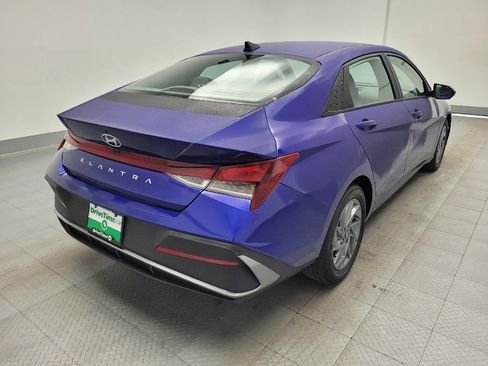 Used 2024 Hyundai Elantra SEL image 9