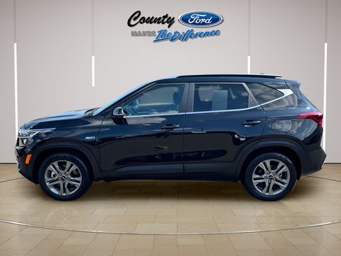 Used 2023 Kia Seltos S AWD/4WD image 3