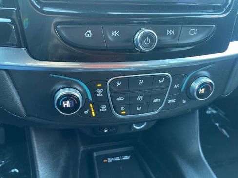 Used 2023 Chevrolet Traverse LT image 14