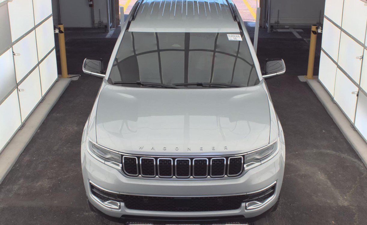 Used 2023 Jeep Wagoneer 4WD image 3