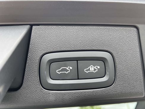 Used 2023 Volvo XC60 B5 Plus w/ Climate Package image 8