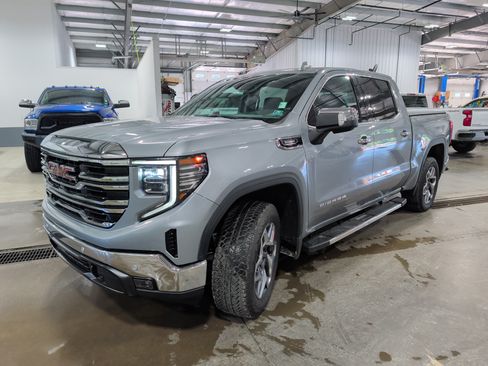 Used 2023 GMC Sierra 1500 SLT w/ SLT Premium Plus Package AWD/4WD image 6
