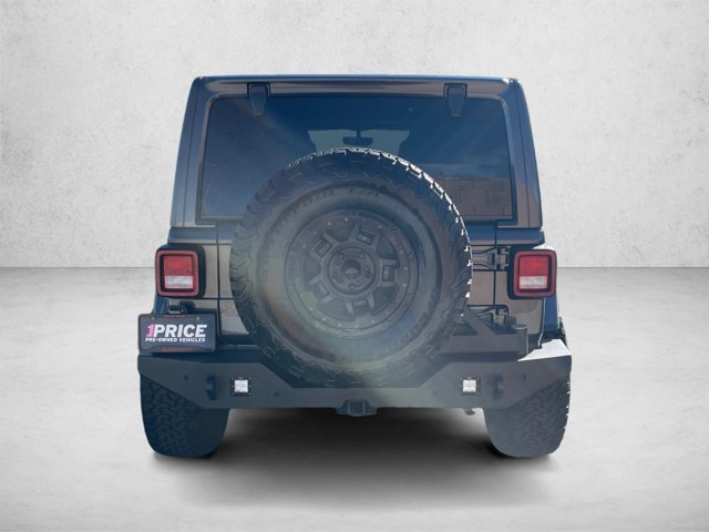 Used 2018 Jeep Wrangler Unlimited Sahara AWD/4WD image 7