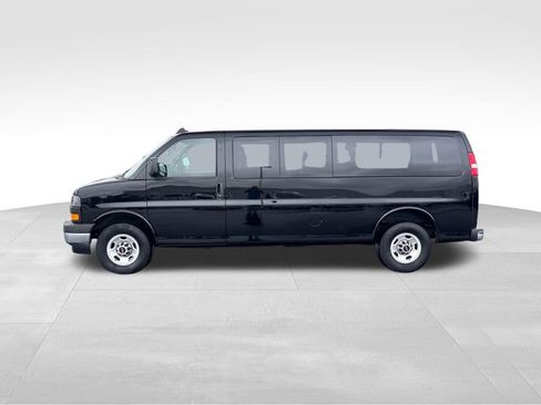 Used 2025 GMC Savana 3500 LT w/ LT Preferred Equipment Group RWD image 2