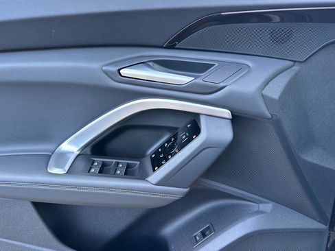 Used 2025 Audi Q5 Premium w/ Convenience Package image 11