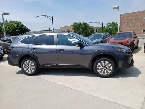 Used 2025 Subaru Outback Premium image 2