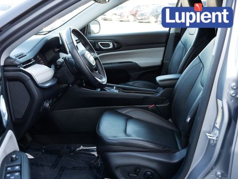 Used 2022 Jeep Compass Limited image 13