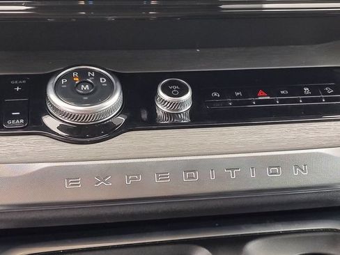 Used 2025 Ford Expedition Platinum AWD/4WD image 17