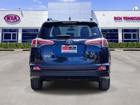 Used 2018 Toyota RAV4 LE FWD image 5