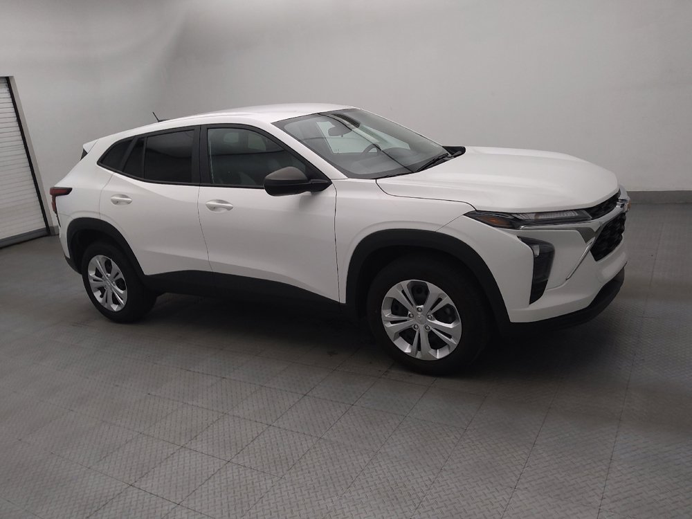 Used 2025 Chevrolet Trax LS FWD image 11