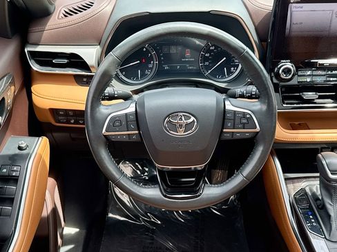 Used 2021 Toyota Highlander Platinum image 23