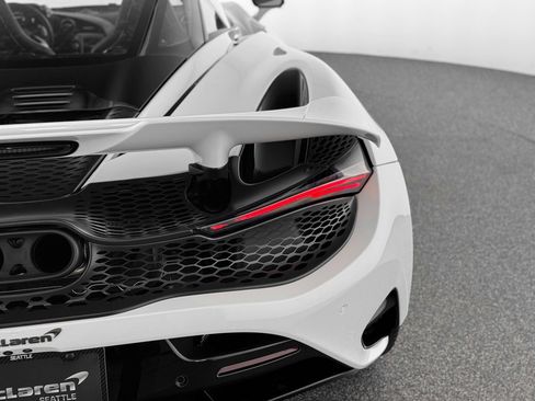 New 2026 McLaren 750S image 38