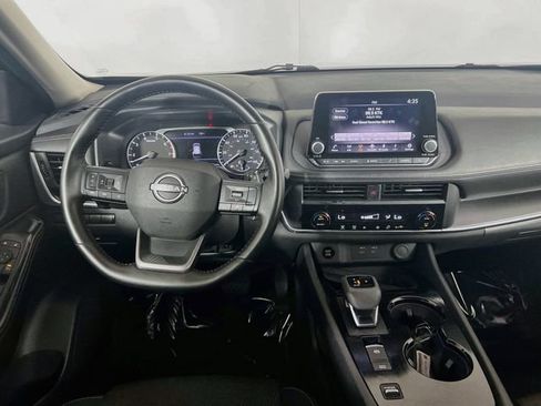 Used 2025 Nissan Rogue SV FWD image 17