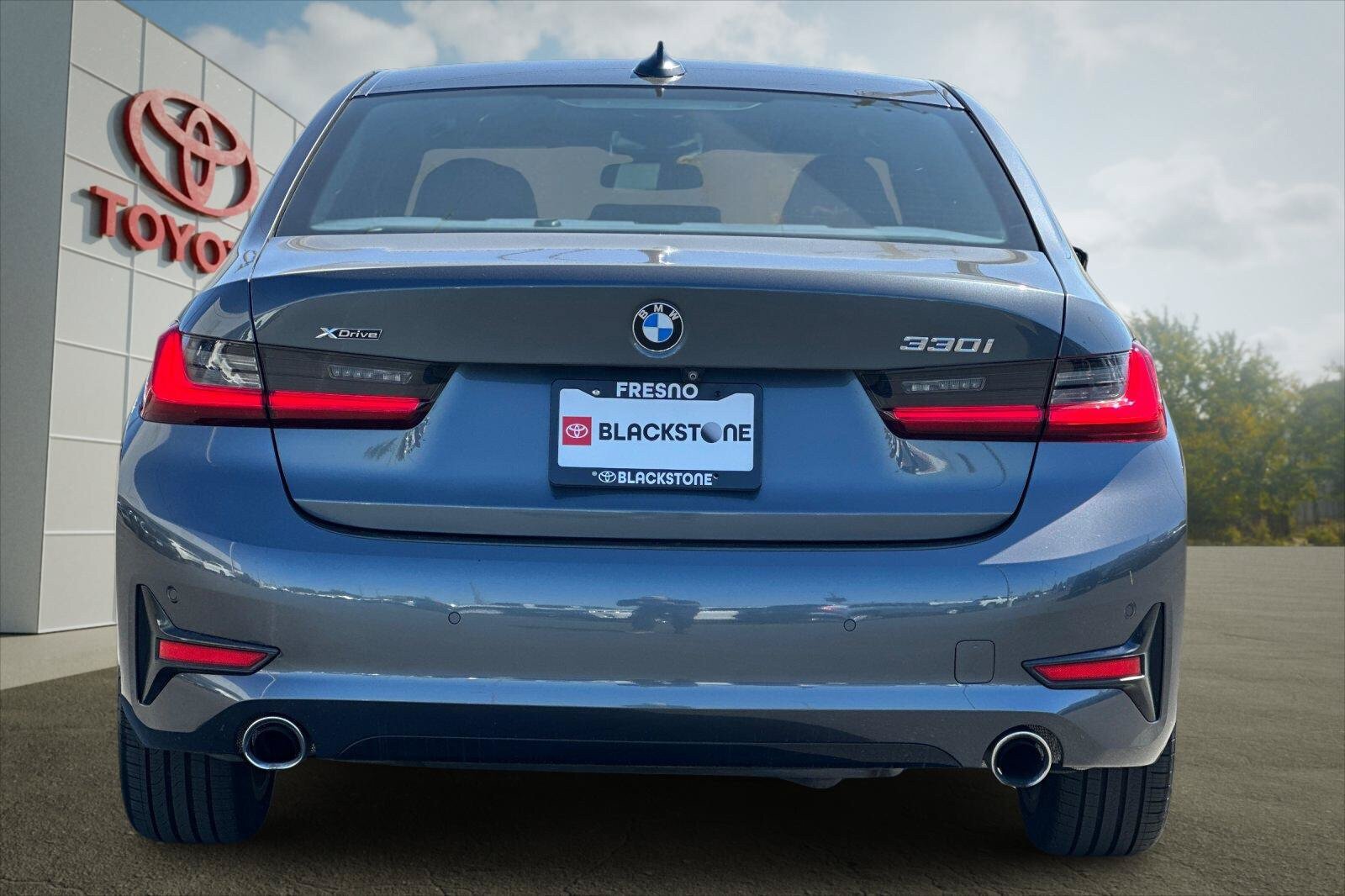 Used 2021 BMW 330i xDrive Sedan w/ Driving Assistance Package AWD/4WD image 4