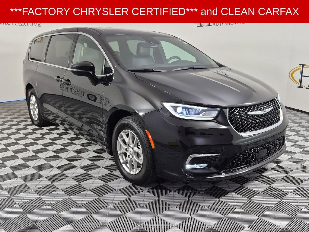 Used 2026 Chrysler Pacifica Select FWD image 2