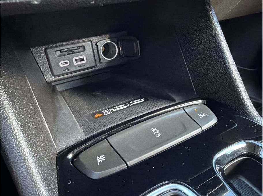 Used 2022 Chevrolet Bolt EUV Premier w/ Sun & Sound Package FWD image 27
