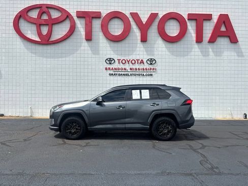 Used 2020 Toyota RAV4 XLE FWD image 4
