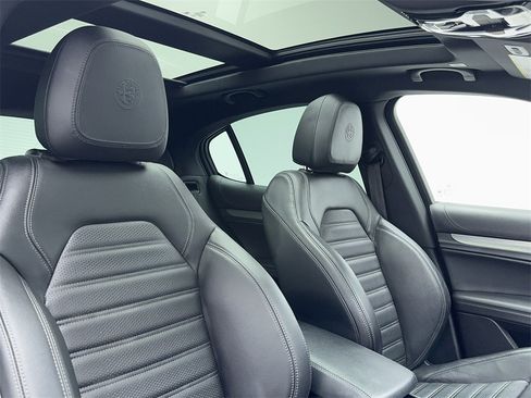 Used 2022 Alfa Romeo Stelvio Veloce image 46