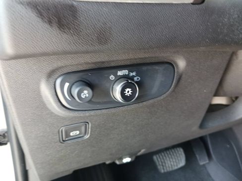 Used 2024 GMC Terrain SLE AWD/4WD image 35