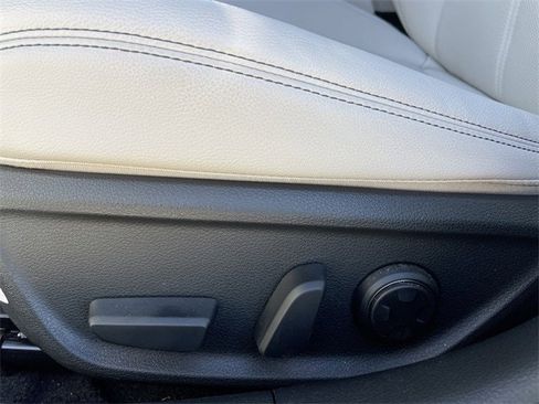 Used 2025 Genesis G70 2.5T image 24