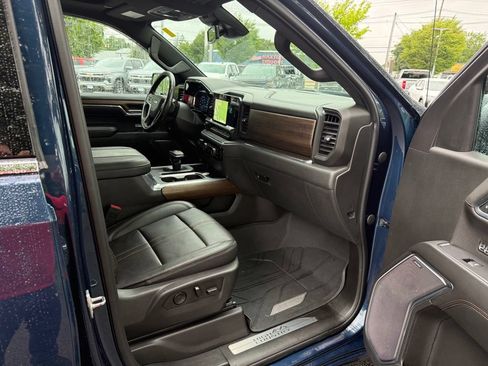 Used 2023 Chevrolet Silverado 1500 High Country w/ High Country Premium Package AWD/4WD image 15